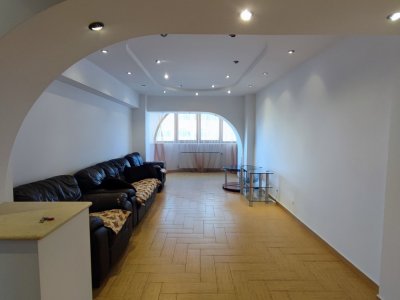 Apartament 4 camere de inchiriat in zona Trocadero