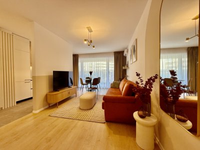 Apartament cu piscina si gradina proprie, nou, la prima inchiriere