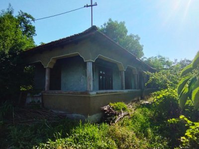 DE VANZARE CASA DEMOLABILA/RENOVABILA + TEREN 1900m SAT BUDENI