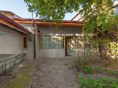 RAHOVA - CASA DEMOLABILA 46 MP, LOT 250 MP!