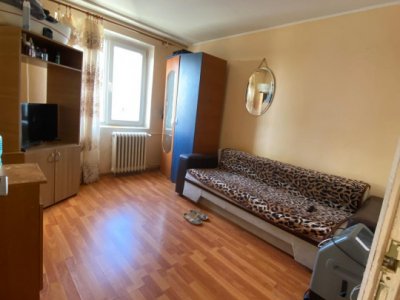 SE VINDE APARTAMENT 3 CAMERE DECOMANDAT SPATIOS IN ZONA RAHOVA-MARGEANULUI 