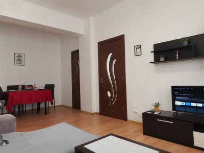 Apartament super luminos si linistit de inchiriat,  Magheru -Scala