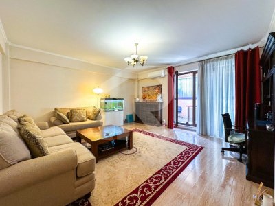 Metrou Jiului - apartament cu 3 camere și curte proprie + 2 parcări