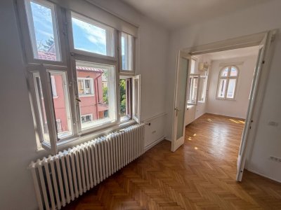 Casa de inchiriat pe strada linistita - Piata 1 Mai