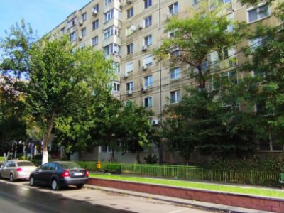 Apartament 4 camere, 2 bai. Blocul este din 1986 parter strada Soldat Croitoru V