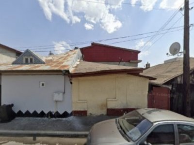 Teren cu casa demolabila -strada Plesani