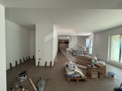 Spatiu Comerceial , parter bloc nou construit , zona Nerva Traian