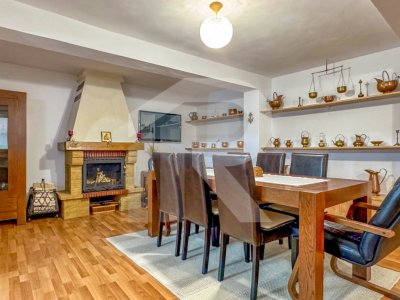 Casa | 356 mpc | Lot 1422 mp | Atelier de creatie | Locuinta/sediu | Baicoi