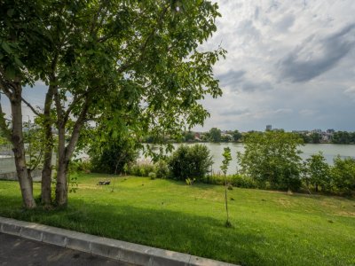 Apartament Modern cu Vedere la Lac - Complex Privat pe Malul Lacului    