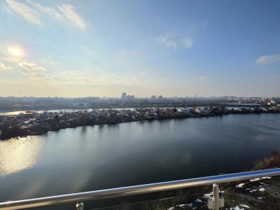 APARTAMENT CU TERASA GENEROASA SI VEDERE UNICA CATRE LAC