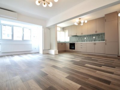 COLENTINA-TEIUL DOAMNEI, DECOMANDAT, RENOVAT, NEMOBILAT!