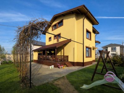 Vilă spațioasă în Ciorogârla, teren 656 mp, 5kW Fotovoltaice