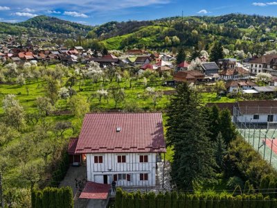 Vila 500 mp, teren 1.632 mp, ideala pentru locuinta sau pensiune