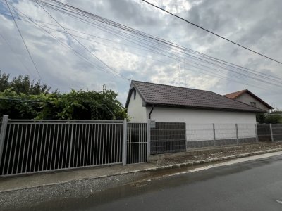 Oportunitate! Casa la sol, 3 camere, beci, zona linistita, Valu lui Traian!