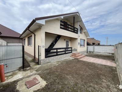 Oportunitate! Casa la sol 3 camere, zona deosebita, Valu lui Traian!