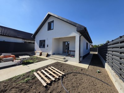 Oportunitate! Casa la sol, 3 camere, posibilitate de mansardare, Valu lui Traian