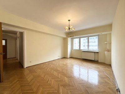 Apartament cu 4 camere, nemobilat, balcoane generoase | in Zona Piata Victoriei