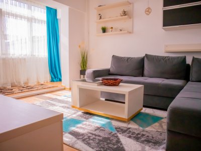 Apartament cu 3 camere, Zona Est, Navodari