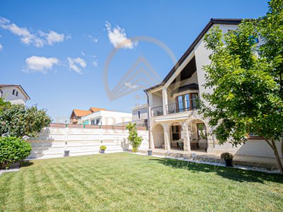 Ovidiu Sud - Zona premium - Vila impozanta, curte mare, garaj, terasa!
