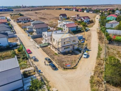 Lazu - Vila de vânzare, pe colt, compusa din P+1E