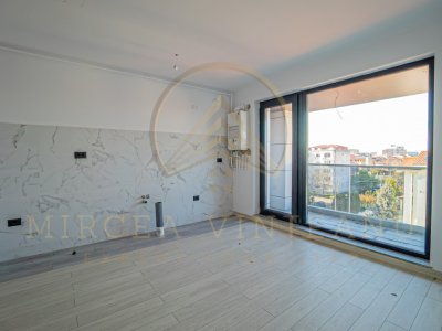 INEL II- Apartament cu 3 camere, bloc nou, situat la etajul 1.