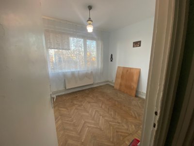 CENTRU - LICEUL TRAIAN- Apartament de 4 camere decomandate confort 1