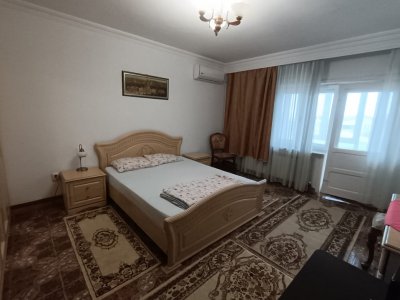 FAR - Casa D+P+3+M, spatiu comercial si curte interioara