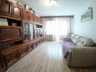 Inel I - Vanzare apartament cu 3 camere, etaj 1.