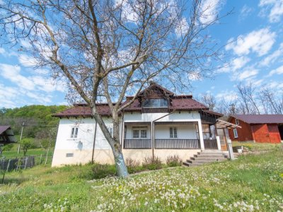 Casa + teren 4727 mp | Constructie 2004