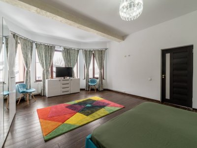 Casa spațioasă cu 6 camere și teren generos, lângă pădure - Valea Ursului/Argeș