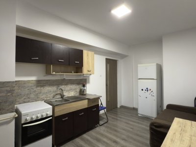 Apartament de 2 camere Pitesti zona Banat-bloc nou!