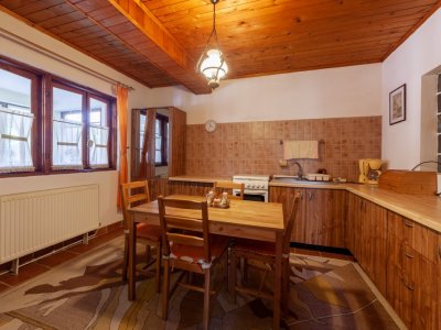 Casa rustica P+1 in zona de deal – Bogati, AG