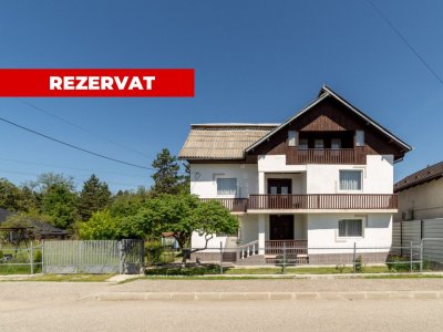 Casa rustica S+P+1 in oras, zona Gruiului, Campulung, AG