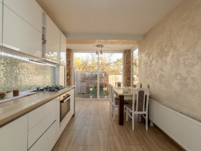 Casa cu priveliste - Stefanesti!