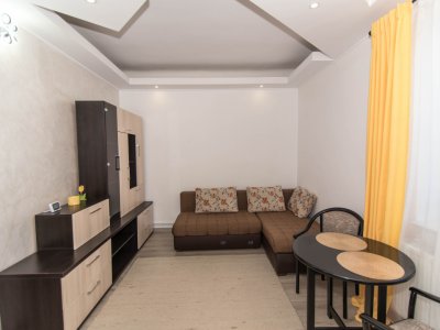 Garsoniera etaj 1,  zona Traian, Pitesti