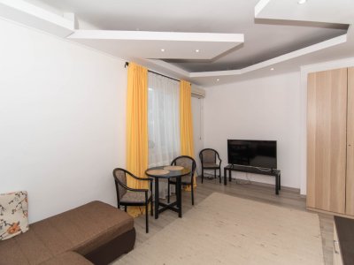 Garsoniera etaj 1,  zona Traian, Pitesti