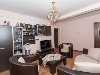 Apartament 3 camere renovat, mobilat, gata de mutat!
