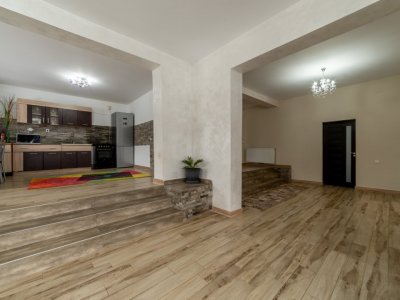 Casa primitoare de închiriat in Valea Ursului-spațiu, natura si liniște