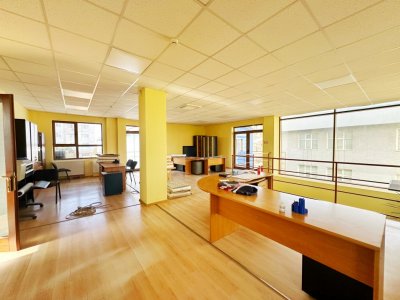 Spațiu premium pentru clinici și companii – eficiență energetică cu panouri foto