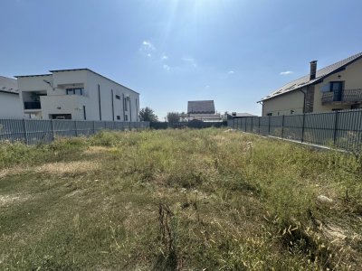 Teren imprejmuit + gard intre case zona Magic Trivale