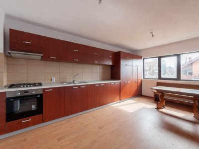 La 2 min de Campulung Muscel – 344 mp utili+ teren 4.563 mp -utilizare multiplă!