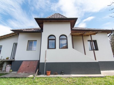  Casa gata de mutat+teren 1000 mp in zona de deal, jud. Arges