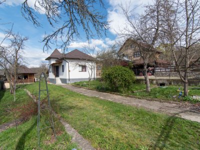  Casa gata de mutat+teren 1000 mp in zona de deal, jud. Arges