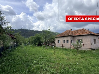 Casa in Leresti, la strada principala, cu rau in spate | teren 831 mp- Campulung