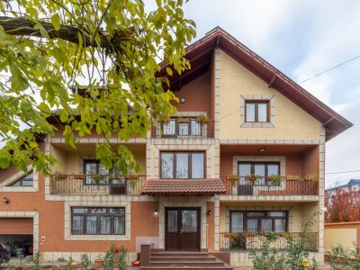 Casă spațioasă cu 8 camere - Pitești - 0% Comision