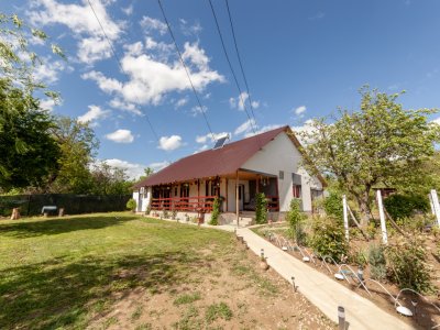 Casă renovată 2022, 3 camere, 1034 mp teren, încălzire în pardoseală