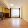 Dedeman-Big  3 camere parter inalt- bloc 2008 & parcare curte privata thumb 6