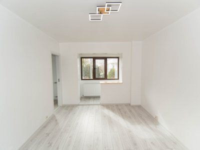 Garsoniera RENOVATA, etaj 1, Gavana-Pitesti