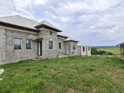 Casă complet renovată RATESTI, Tigveni – Argeș cu teren 1746 mp