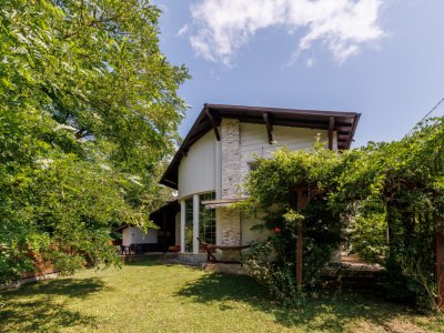 Casa deosebita in Bascov, Valea Ursului. AG